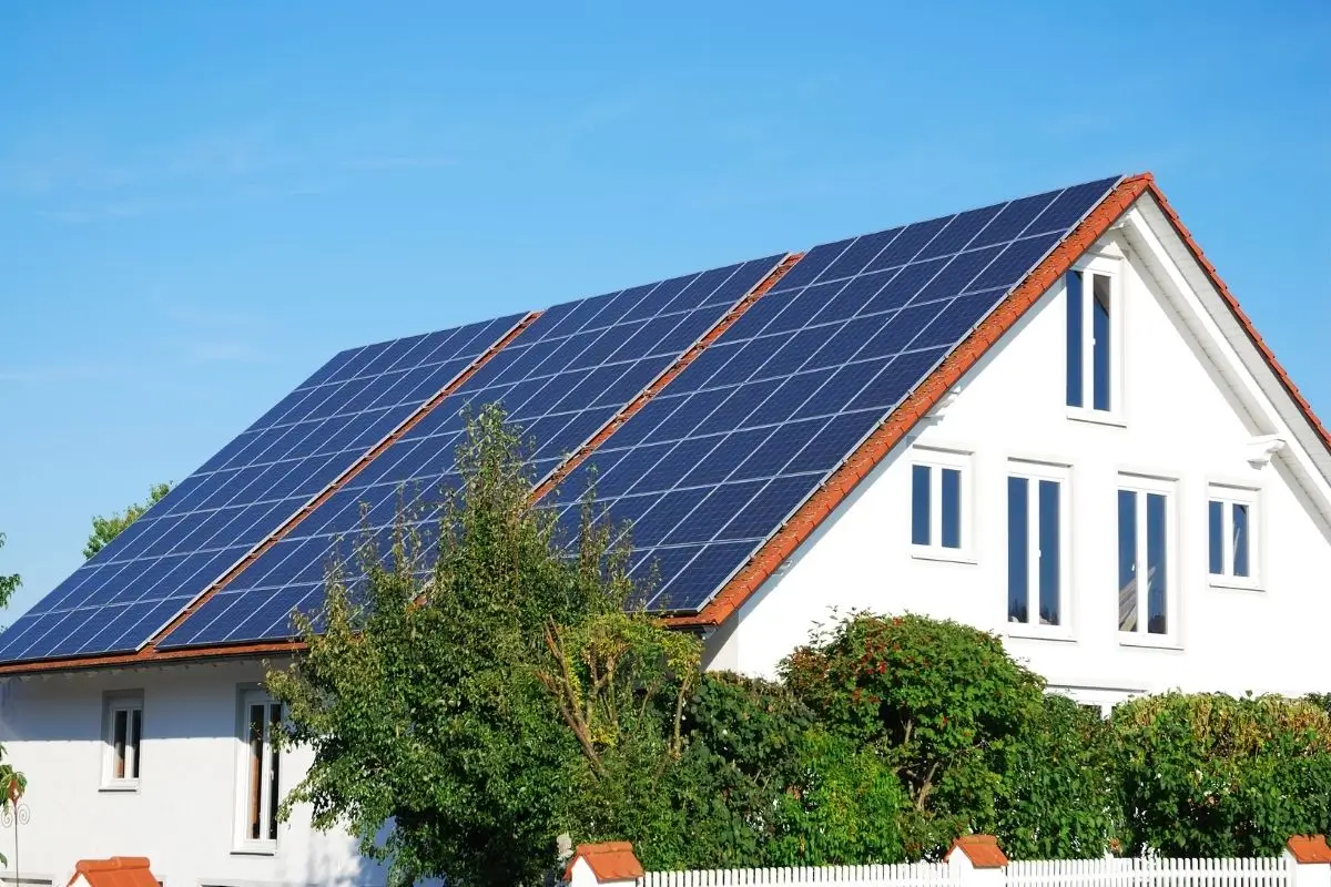 Solar Energy Benefits: A Complete Guide for Homeowners & Businesses